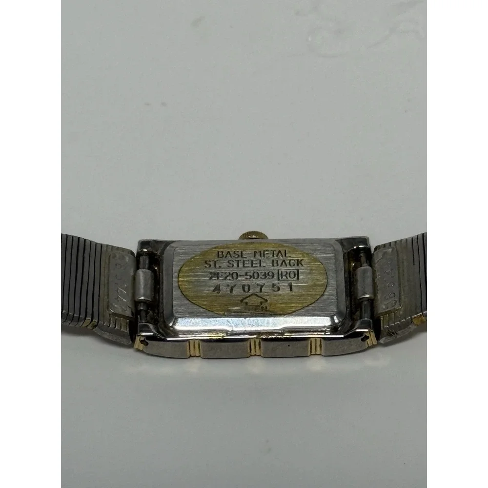 Vtg Seiko Quartz Two Toned Women Watch 2E20-5039 13mm Japan Silver Not Tested